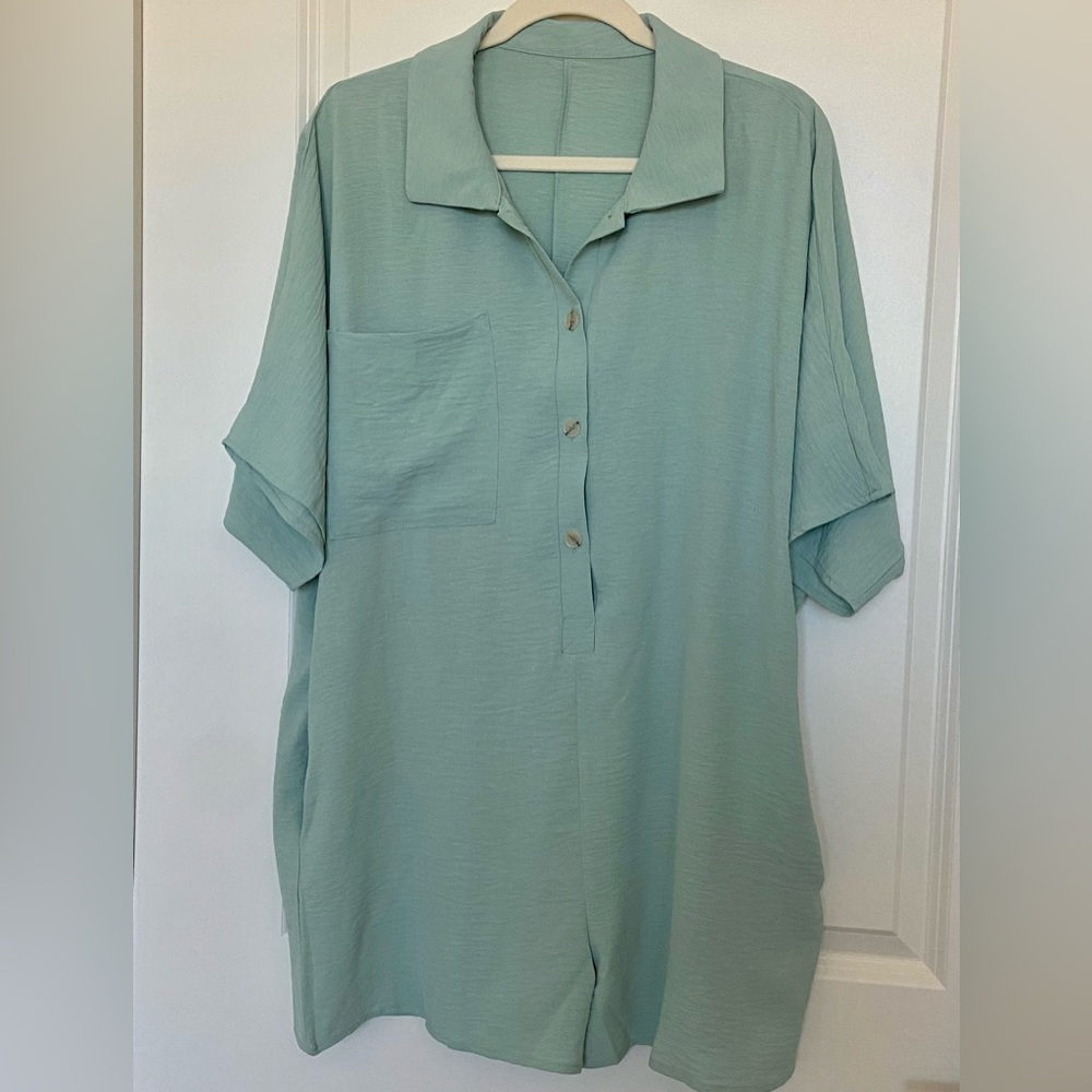 New Minty Green Romper 🌿 Size Small